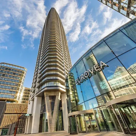 Lägenhet Eurovea Tower, Danube View, Balcony & Parking *