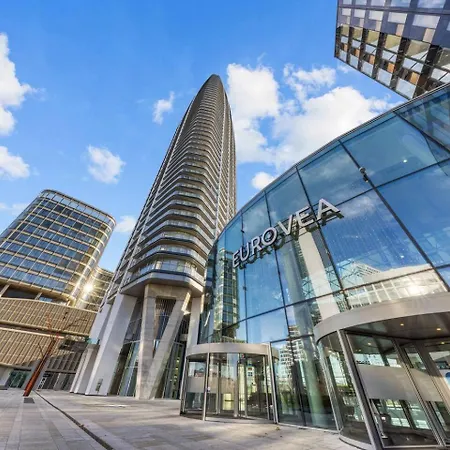 דירה Ac Eurovea Tower With Balcony & Danube View ברטיסלאבה